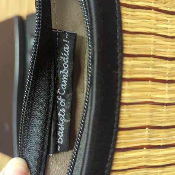 2/$15 Baskets of Cambodia striped purse - Picture 4 of 9